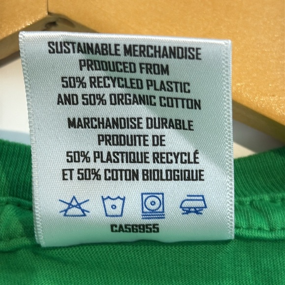 NHL Vancouver Canucks Green Graphic T-Shirt Small - Picture 6 of 6